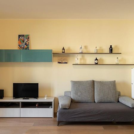 Bilocale Moderno Ed Esclusivo Apartment Milan Exterior photo